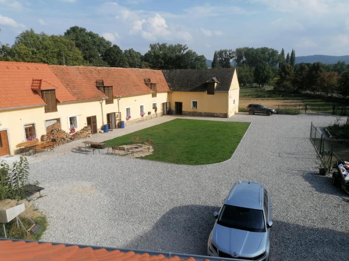 Apartmany Statek Bezdedice Hostomice Luaran gambar