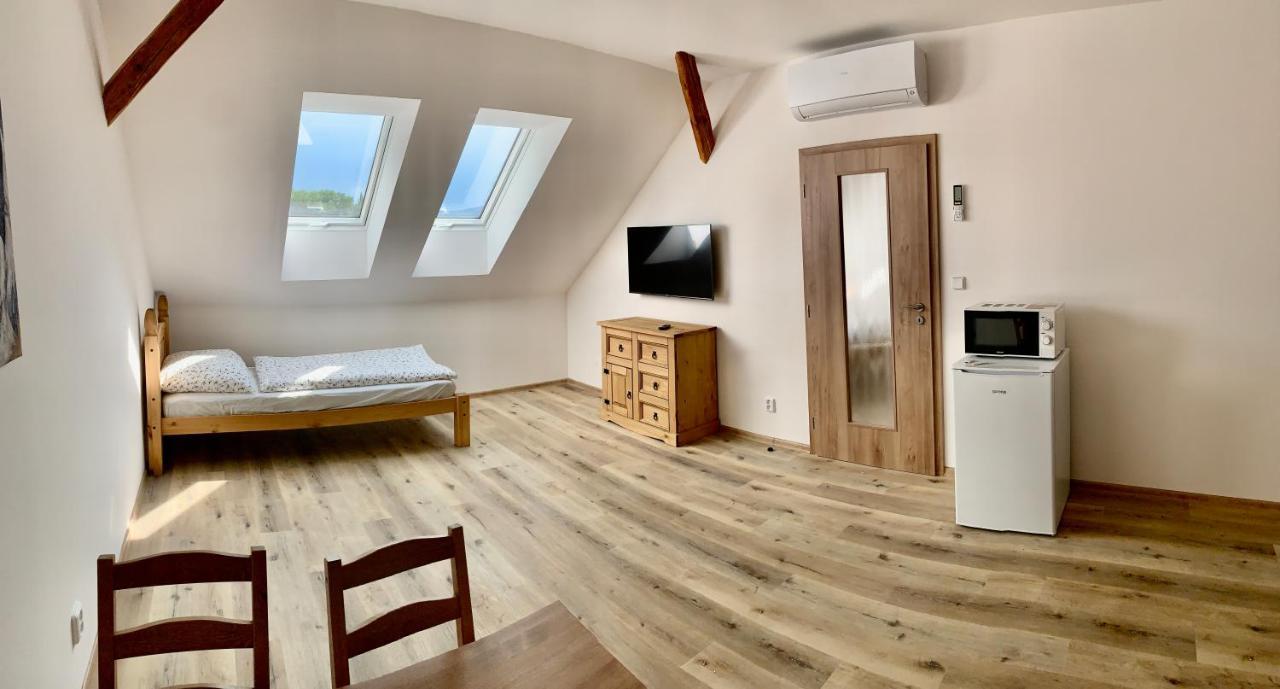 Apartmany Statek Bezdedice Hostomice Luaran gambar